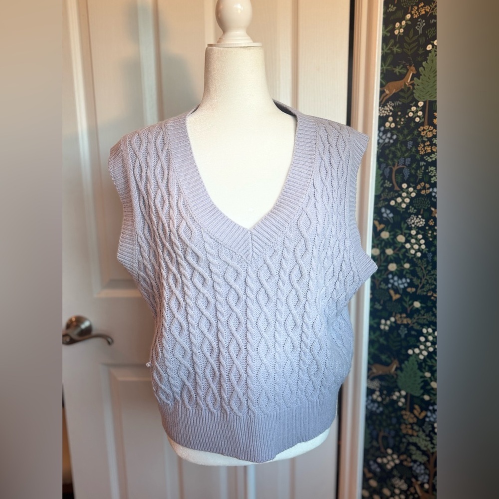 Elegant V-Neck Cable Knit Sweater Vest​